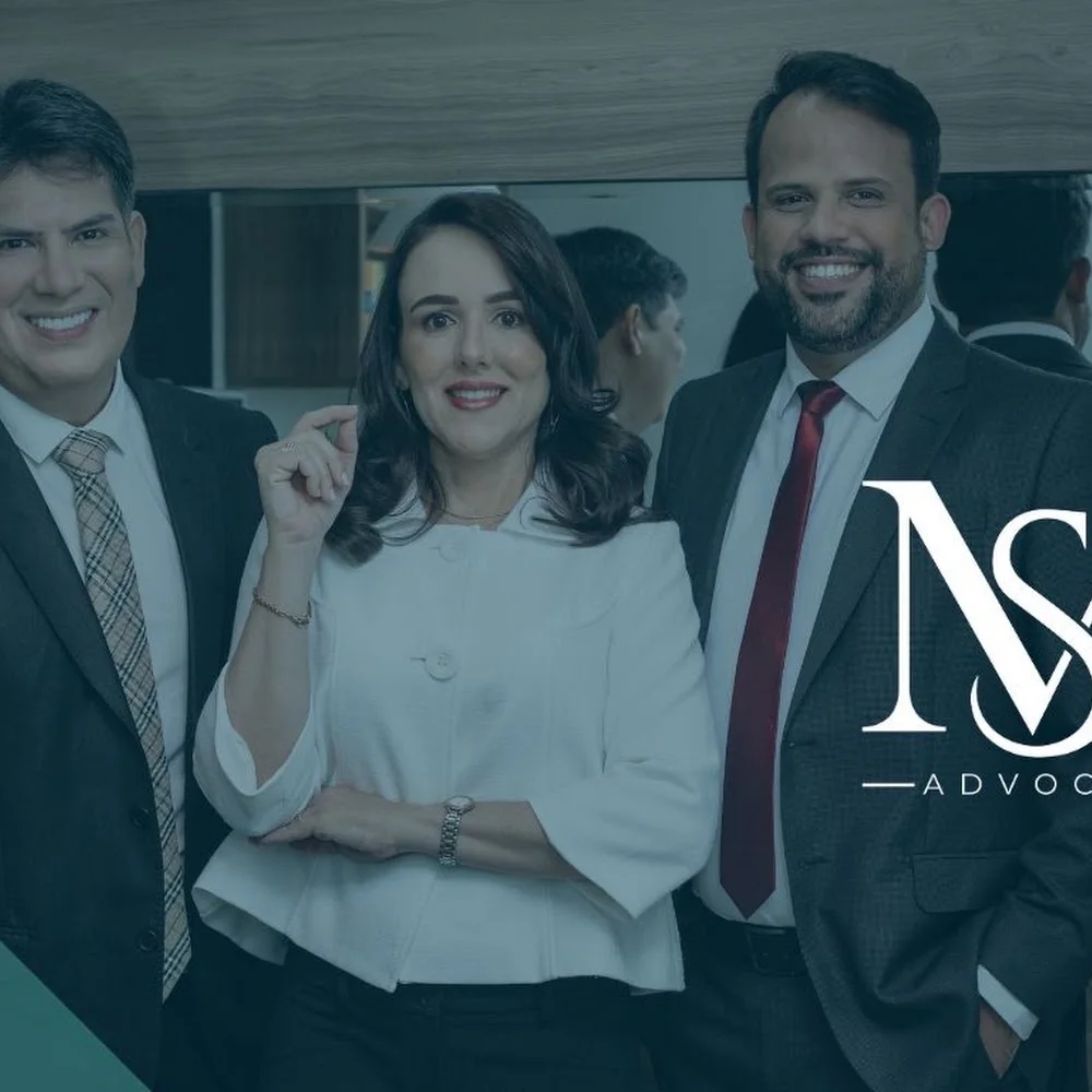 Equipe de Moraes Santos e Fernandes Advocacia em ambiente institucional